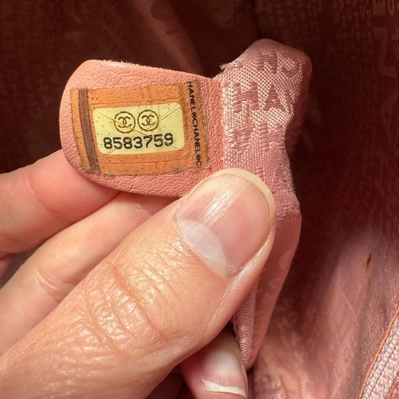 🔴Chanel Pink Tote - Picture 3 of 7